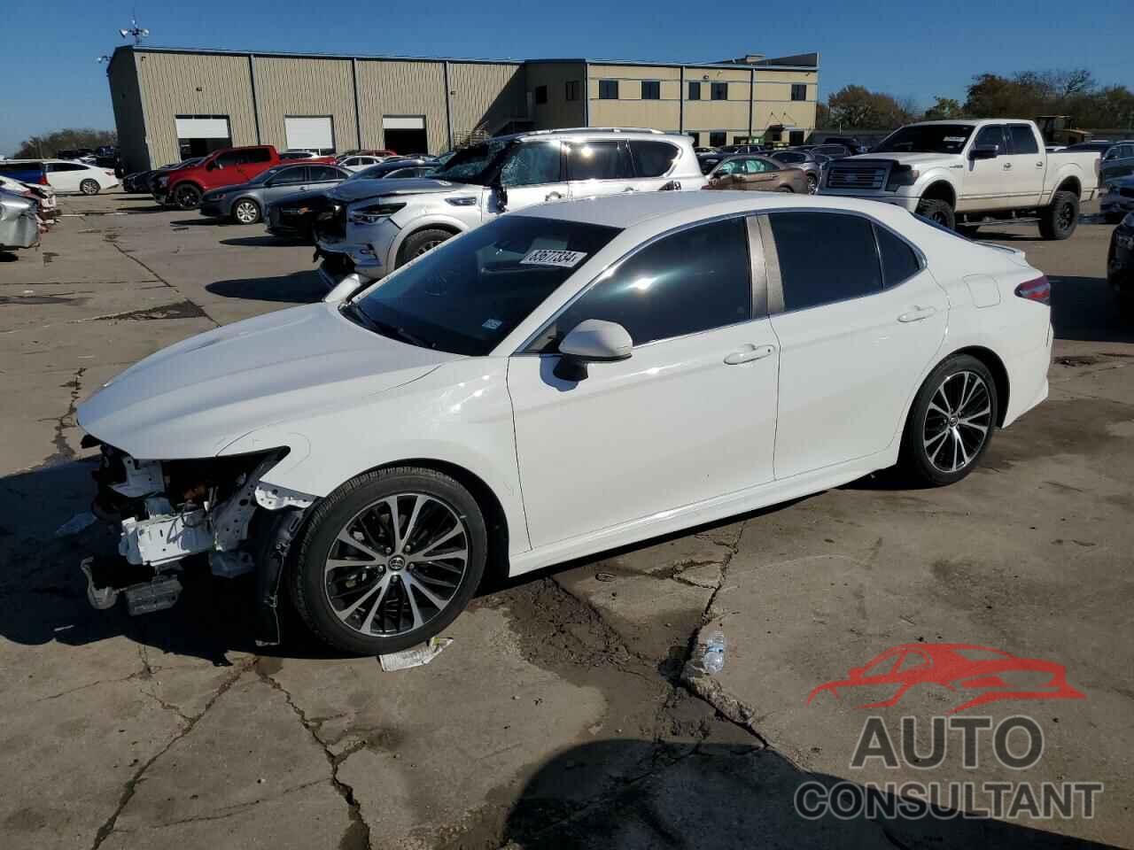 TOYOTA CAMRY 2018 - 4T1B11HK3JU620008