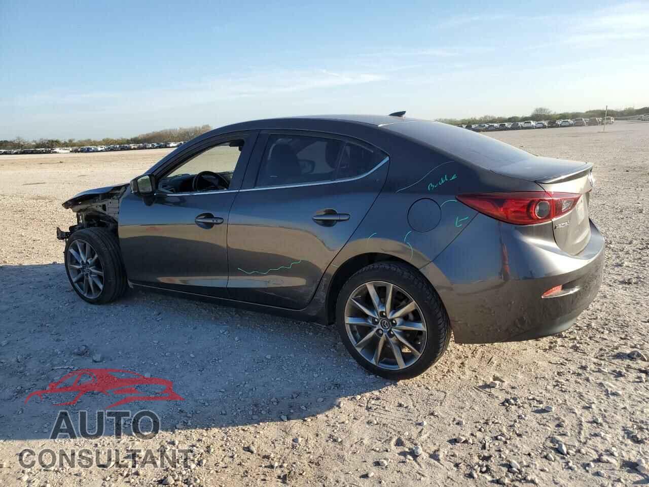 MAZDA 3 2018 - 3MZBN1V33JM159318