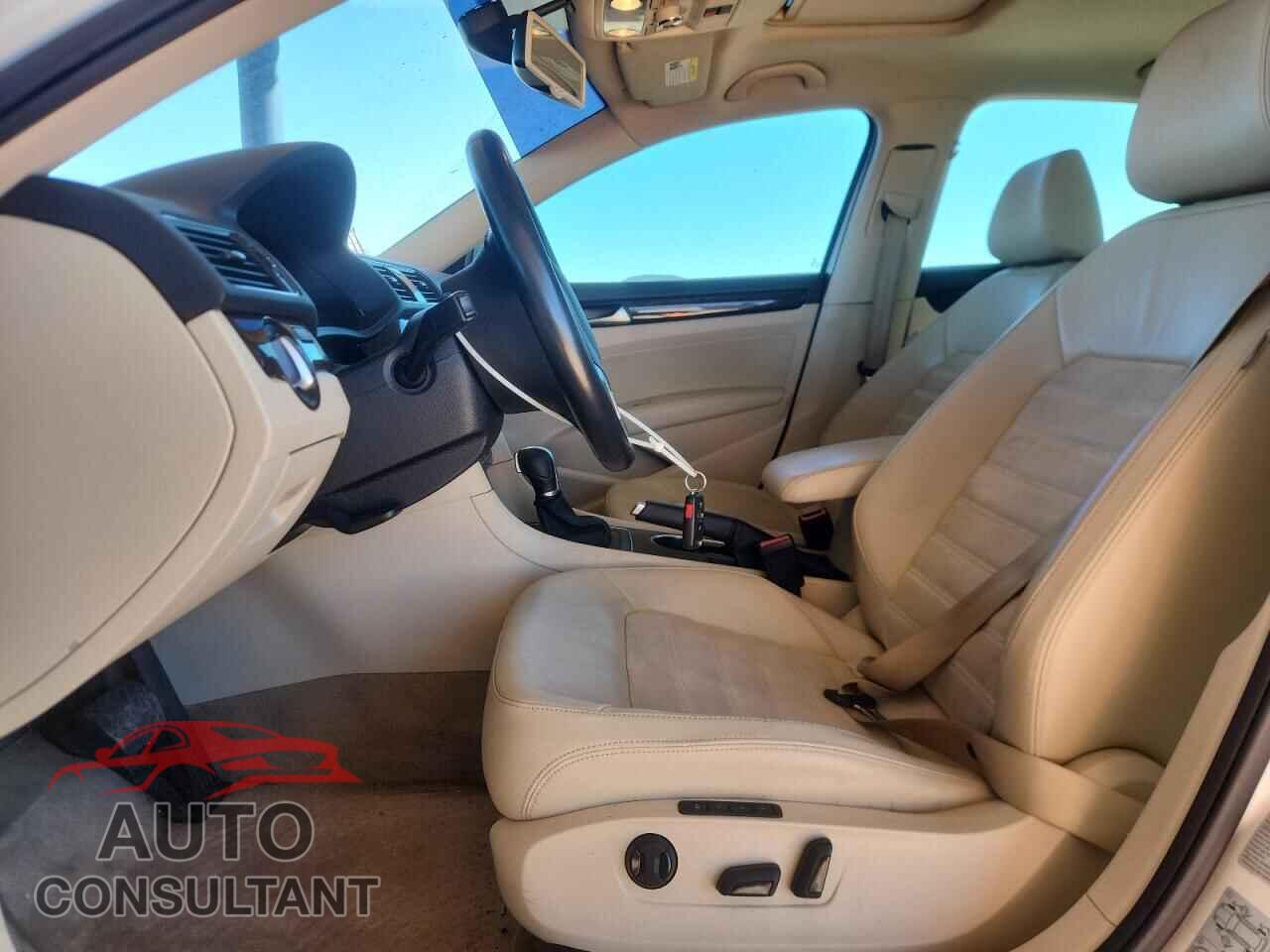 VOLKSWAGEN PASSAT 2015 - 1VWCV7A35FC059663