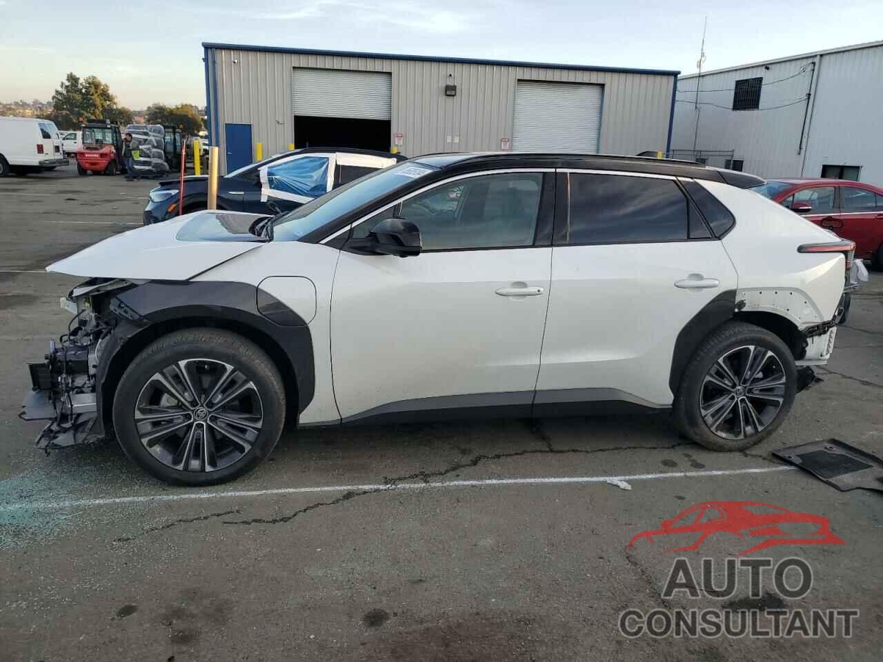 TOYOTA BZ4X XLE 2023 - JTMABACA2PA038195