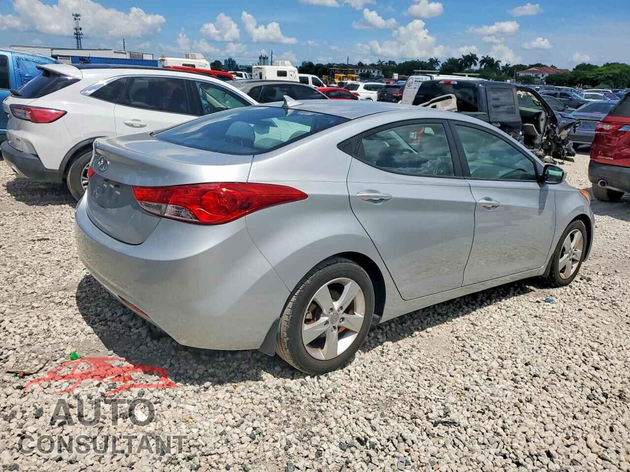 HYUNDAI ELANTRA GL 2013 - 5NPDH4AE2DH278743