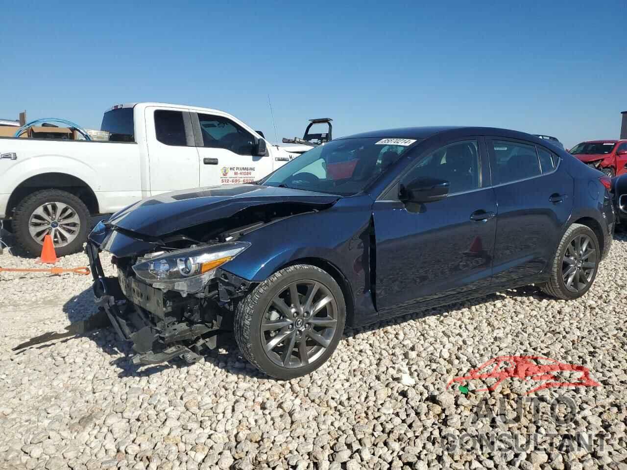 MAZDA 3 2018 - 3MZBN1V30JM273423