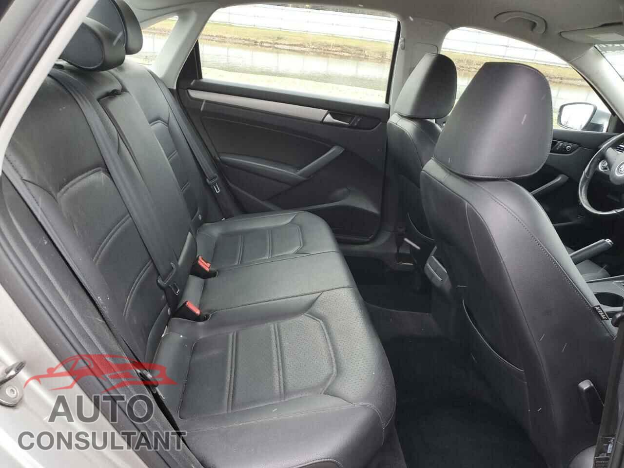 VOLKSWAGEN PASSAT 2014 - 1VWAT7A34EC080337