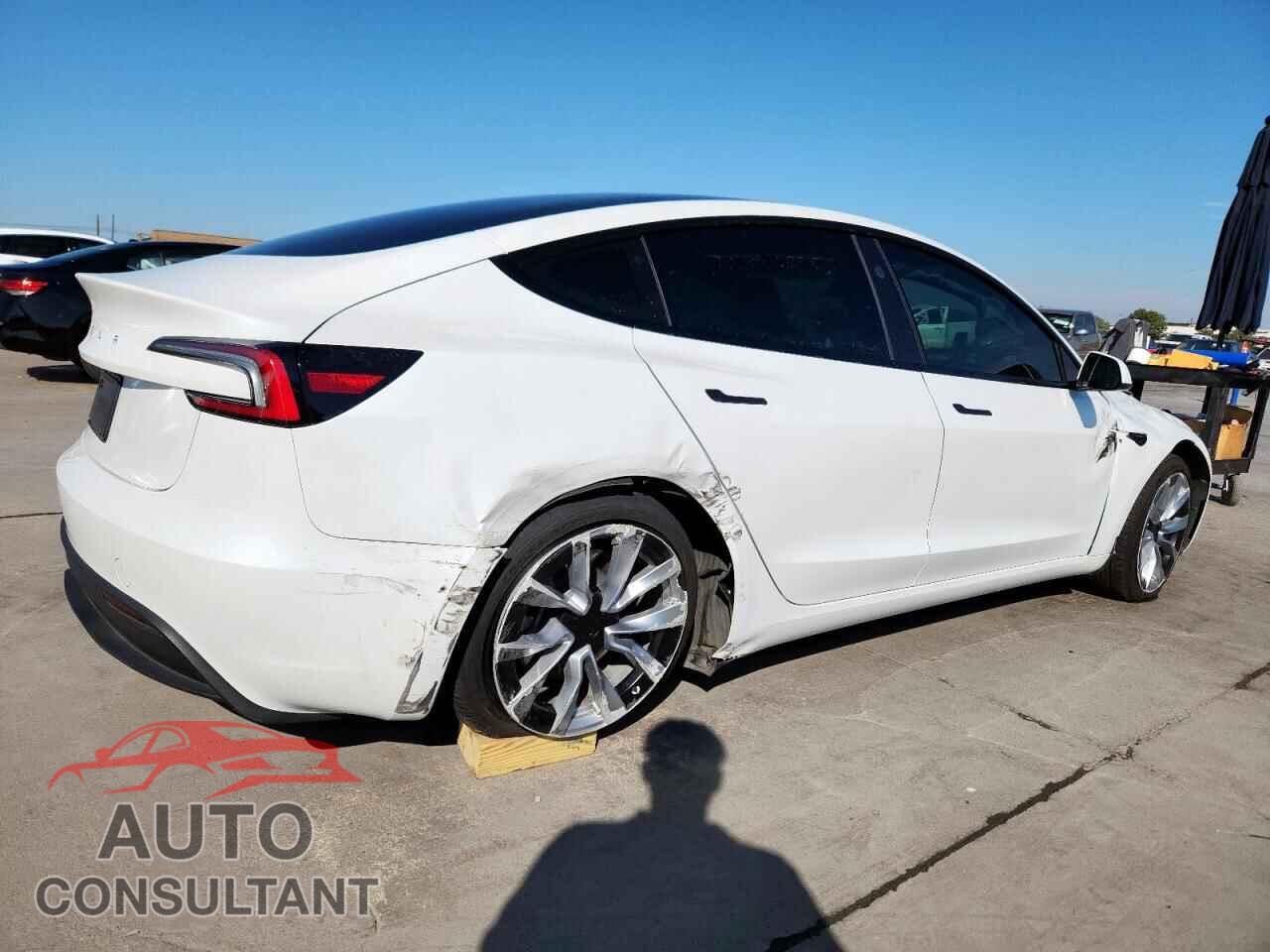 TESLA MODEL 3 2024 - 5YJ3E1EA2RF853911