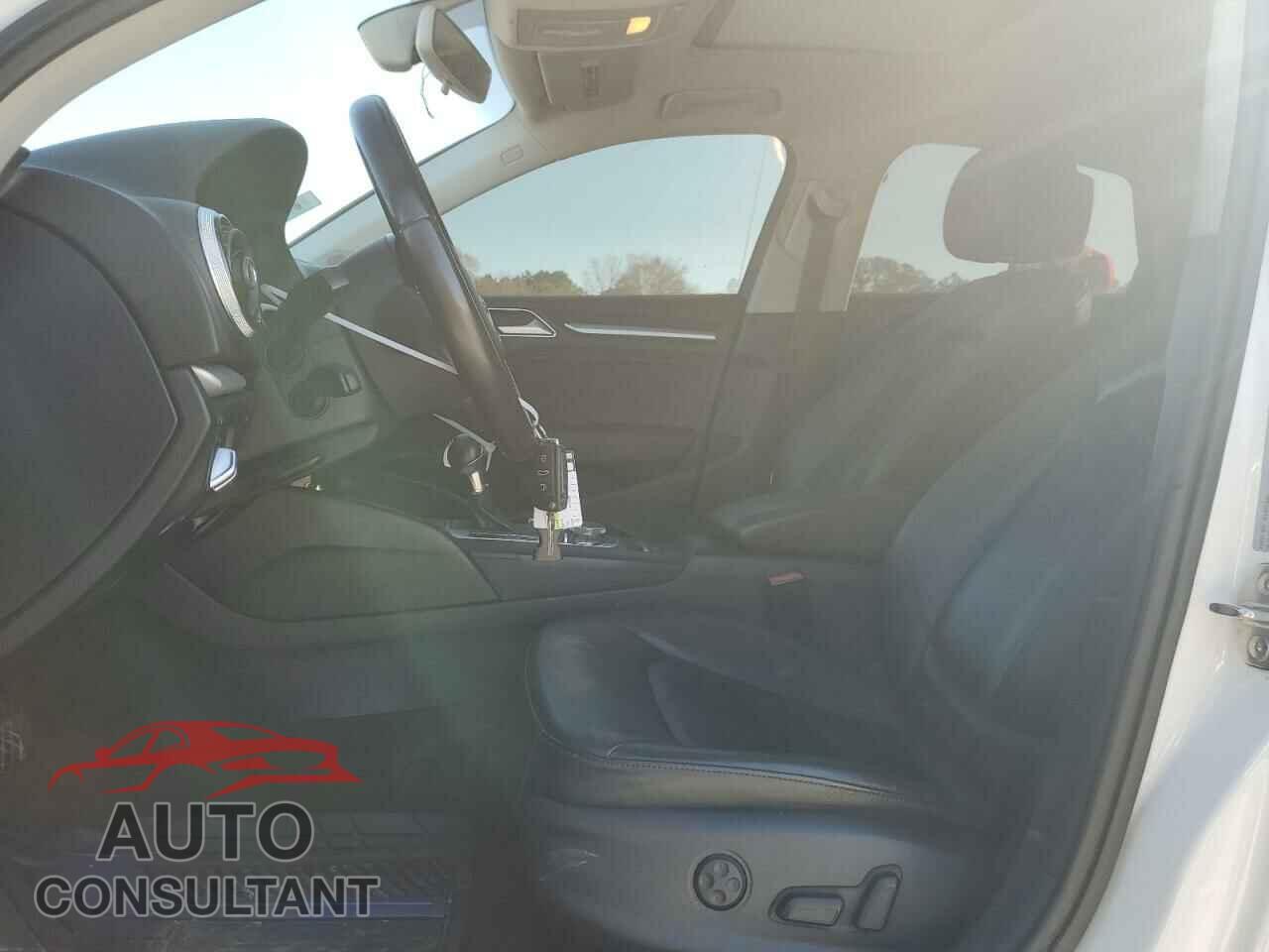 AUDI A3 2016 - WAUA7GFF2G1103989