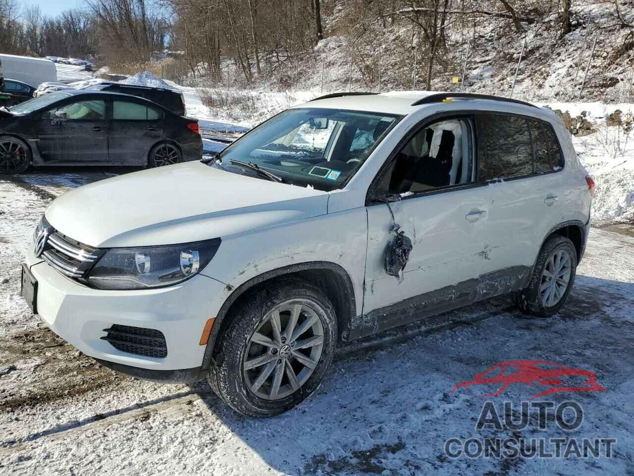 VOLKSWAGEN TIGUAN 2017 - WVGBV7AX6HK045809