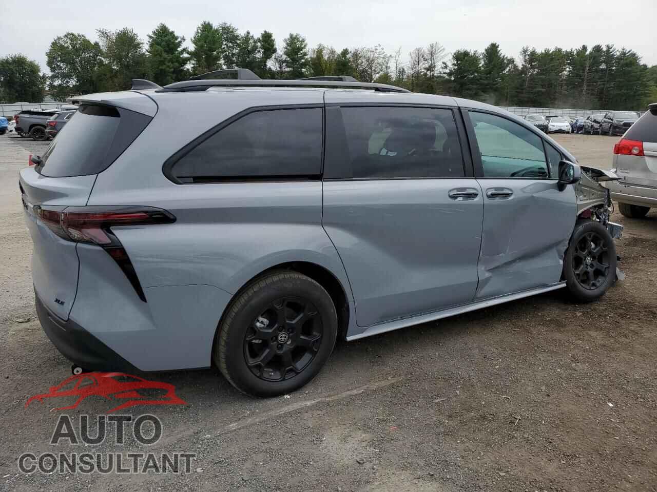 TOYOTA SIENNA 2025 - 5TDCSKFC5SS183934