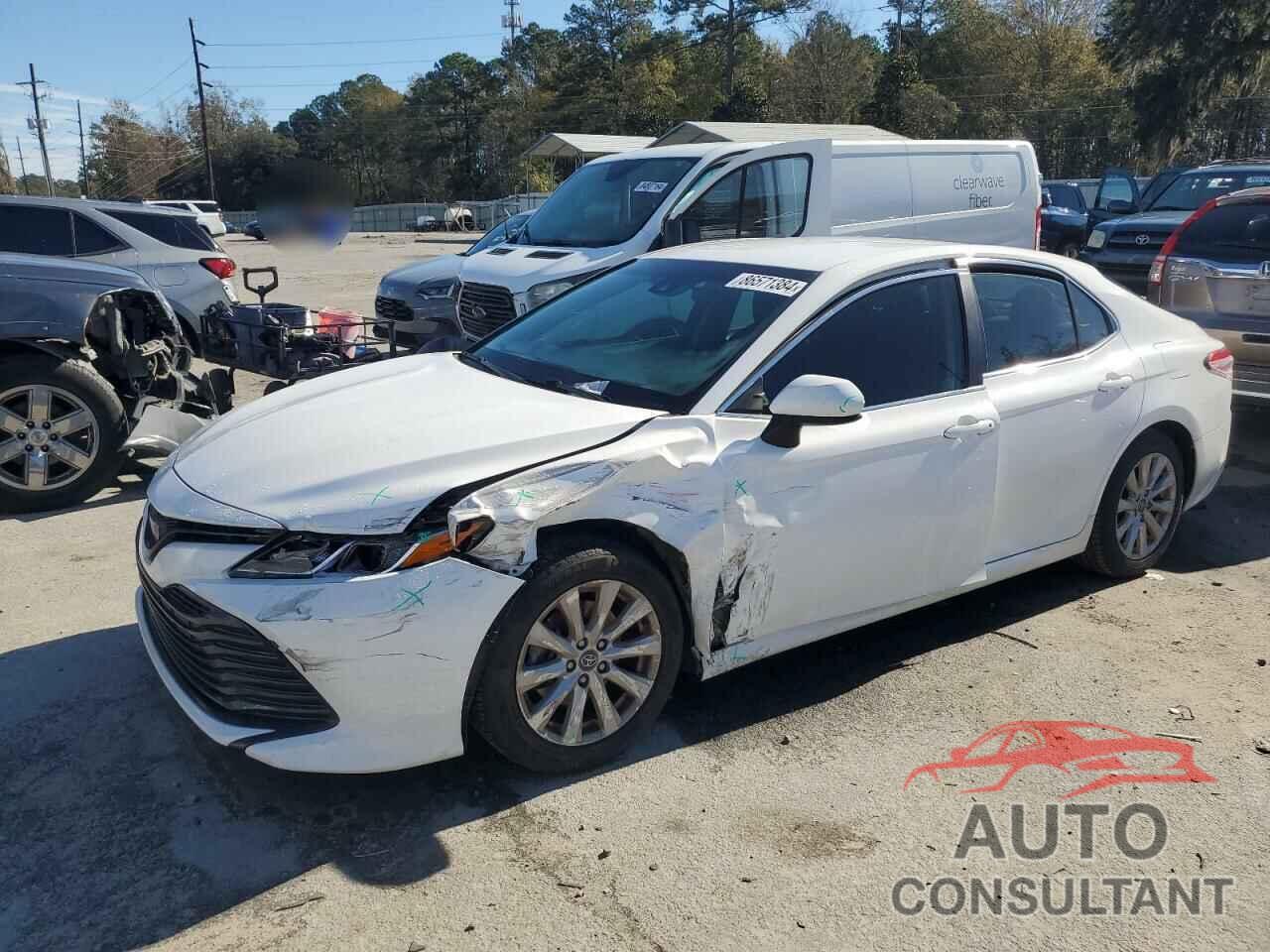 TOYOTA CAMRY 2018 - 4T1B11HK1JU542702