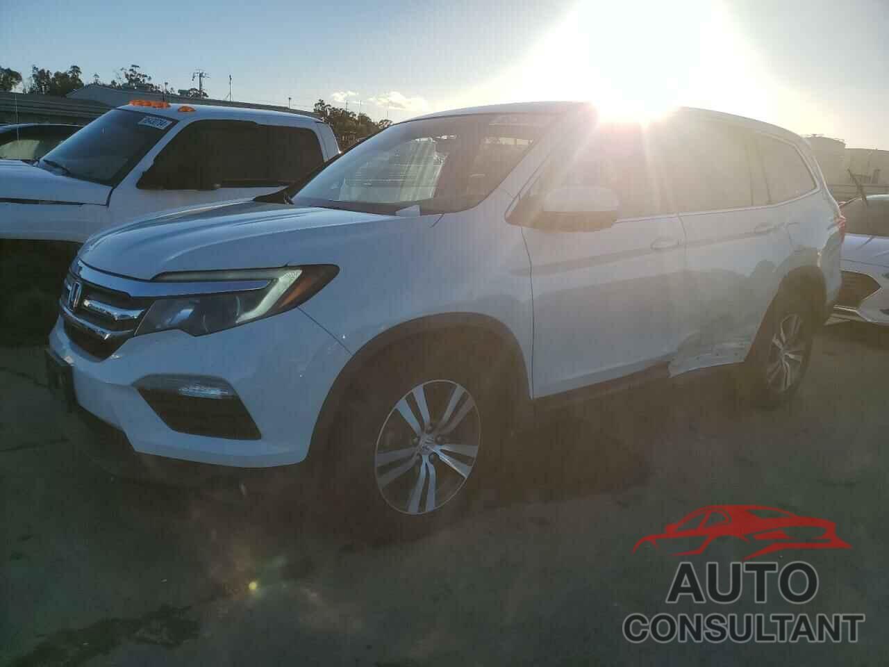 HONDA PILOT 2018 - 5FNYF5H33JB012398