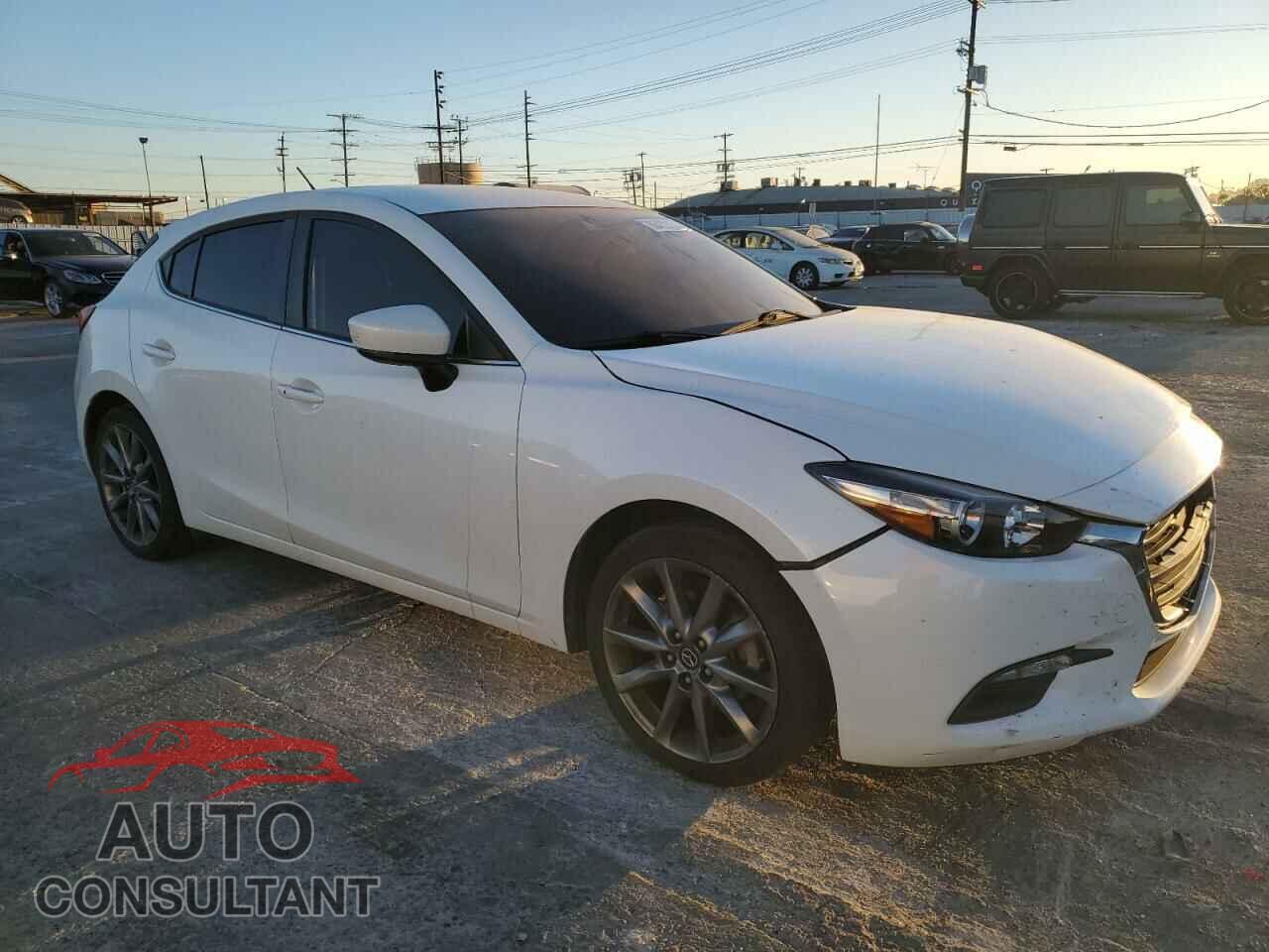 MAZDA 3 2018 - 3MZBN1L33JM261303