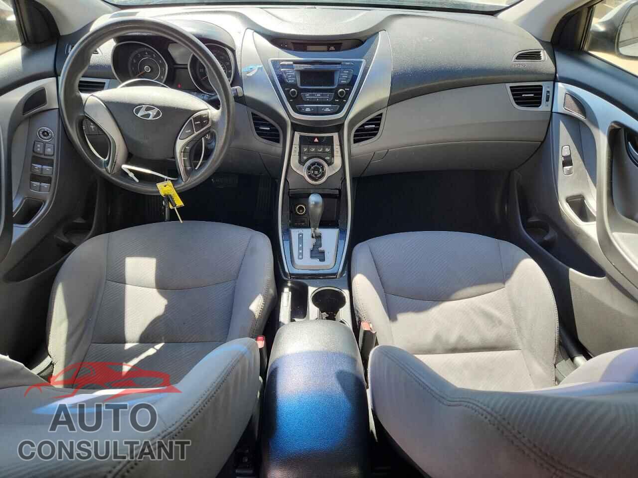 HYUNDAI ELANTRA 2013 - 5NPDH4AE4DH358481