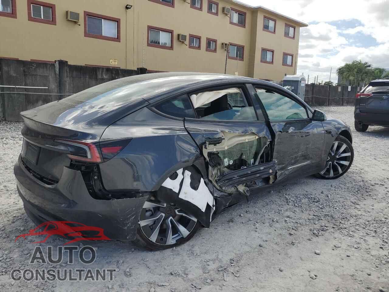 TESLA MODEL 3 2025 - 5YJ3E1EA3SF037697