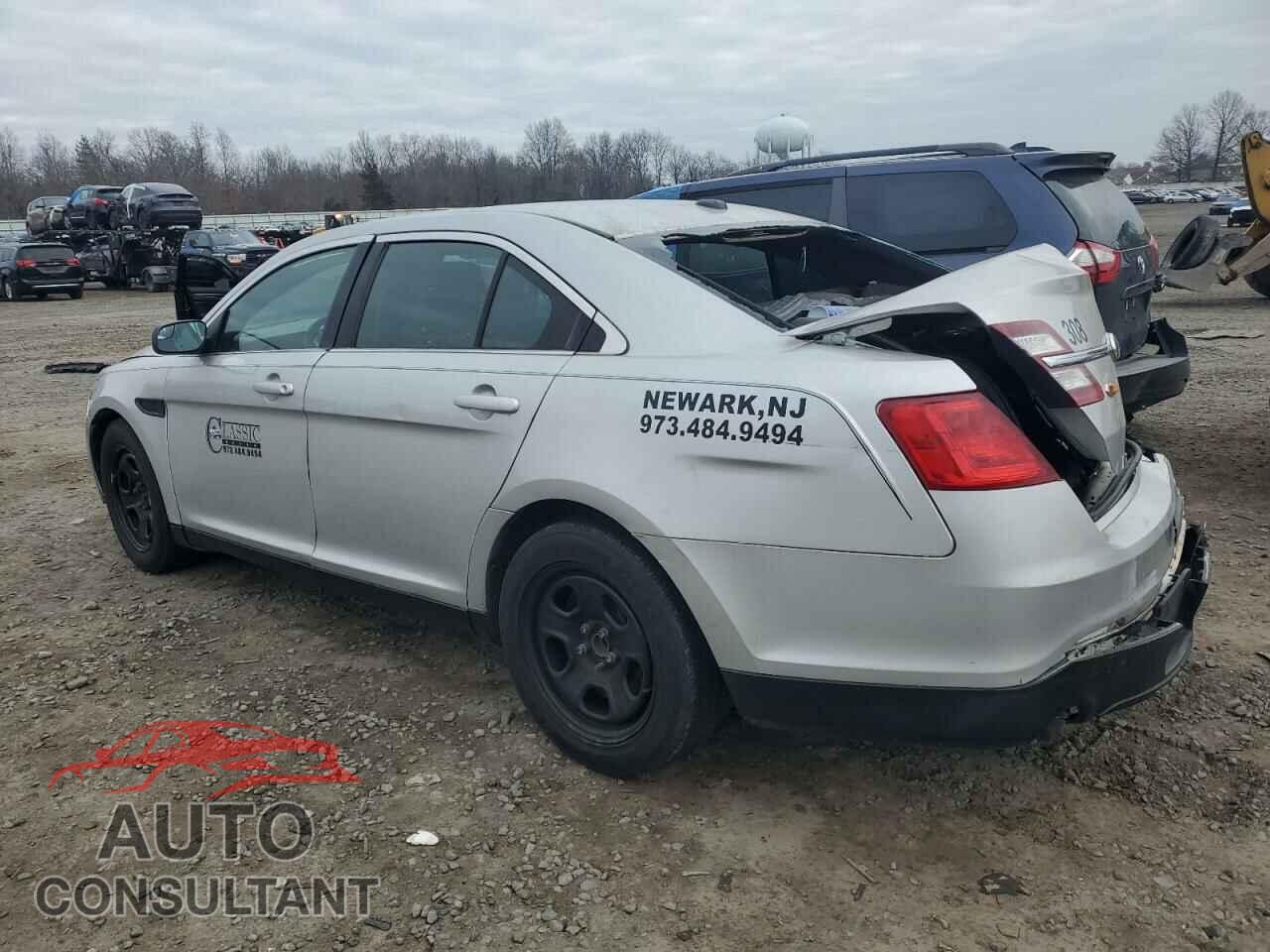 FORD TAURUS 2018 - 1FAHP2L89JG104576