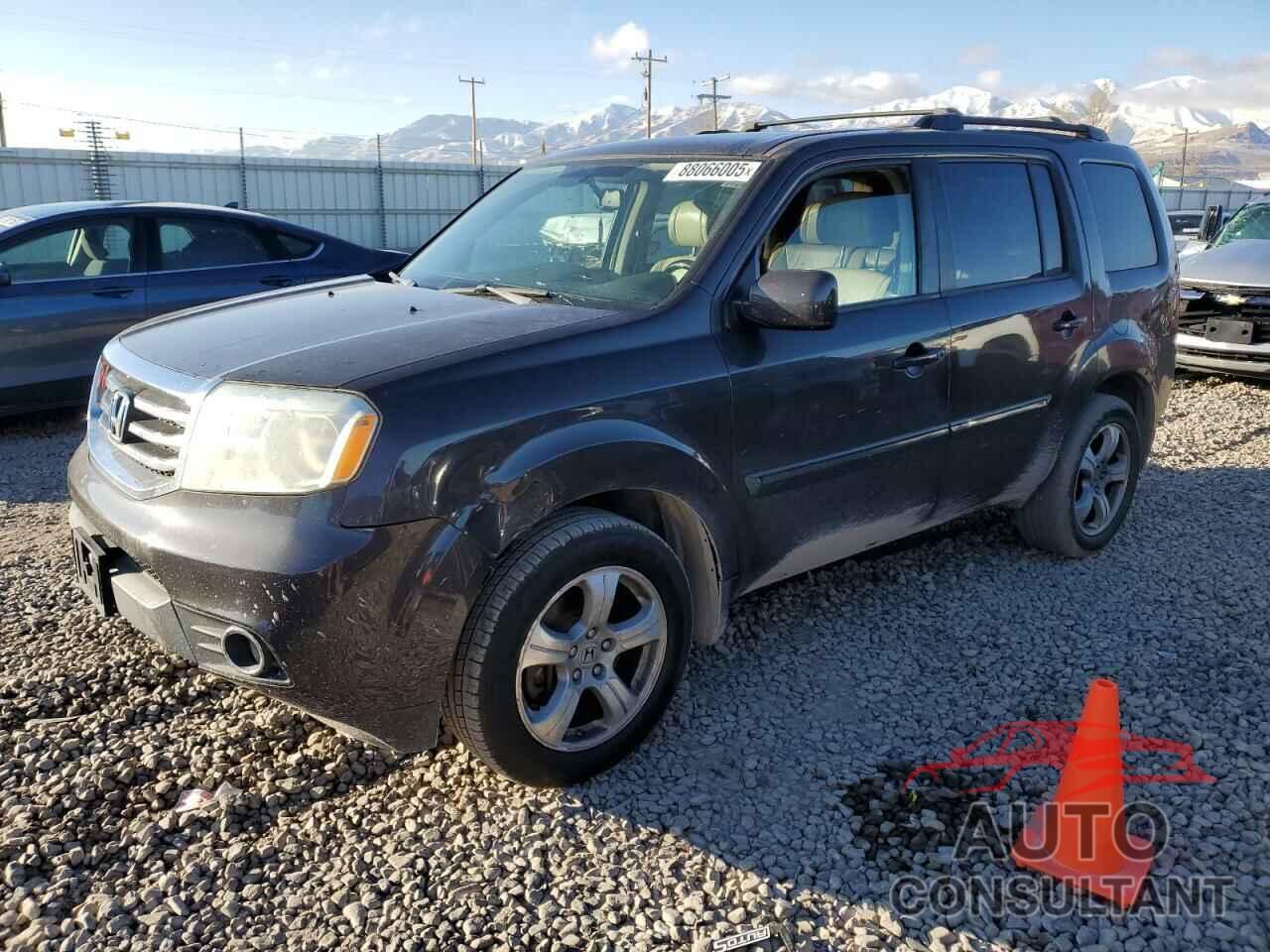 HONDA PILOT 2013 - 5FNYF4H50DB064085