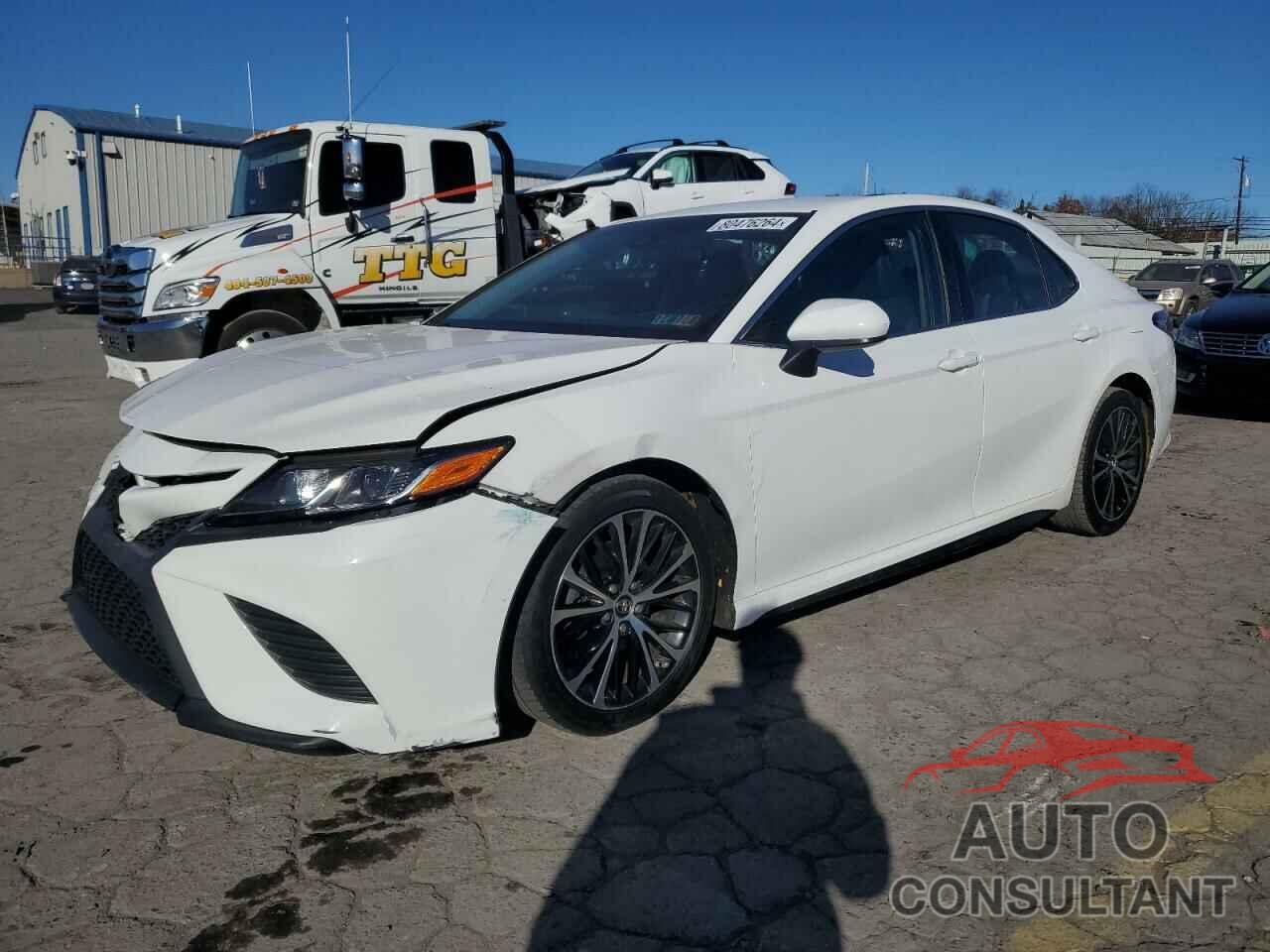 TOYOTA CAMRY 2018 - 4T1B11HK8JU572182