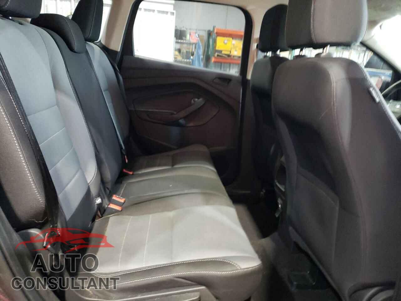 FORD ESCAPE 2017 - 1FMCU0F7XHUD66182