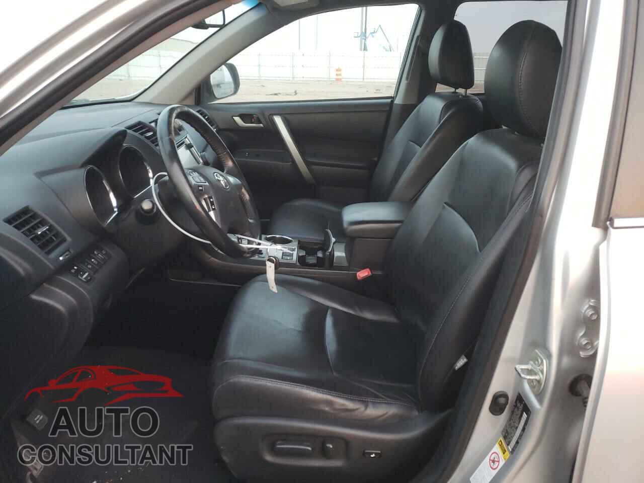 TOYOTA HIGHLANDER 2013 - 5TDBK3EH8DS258076