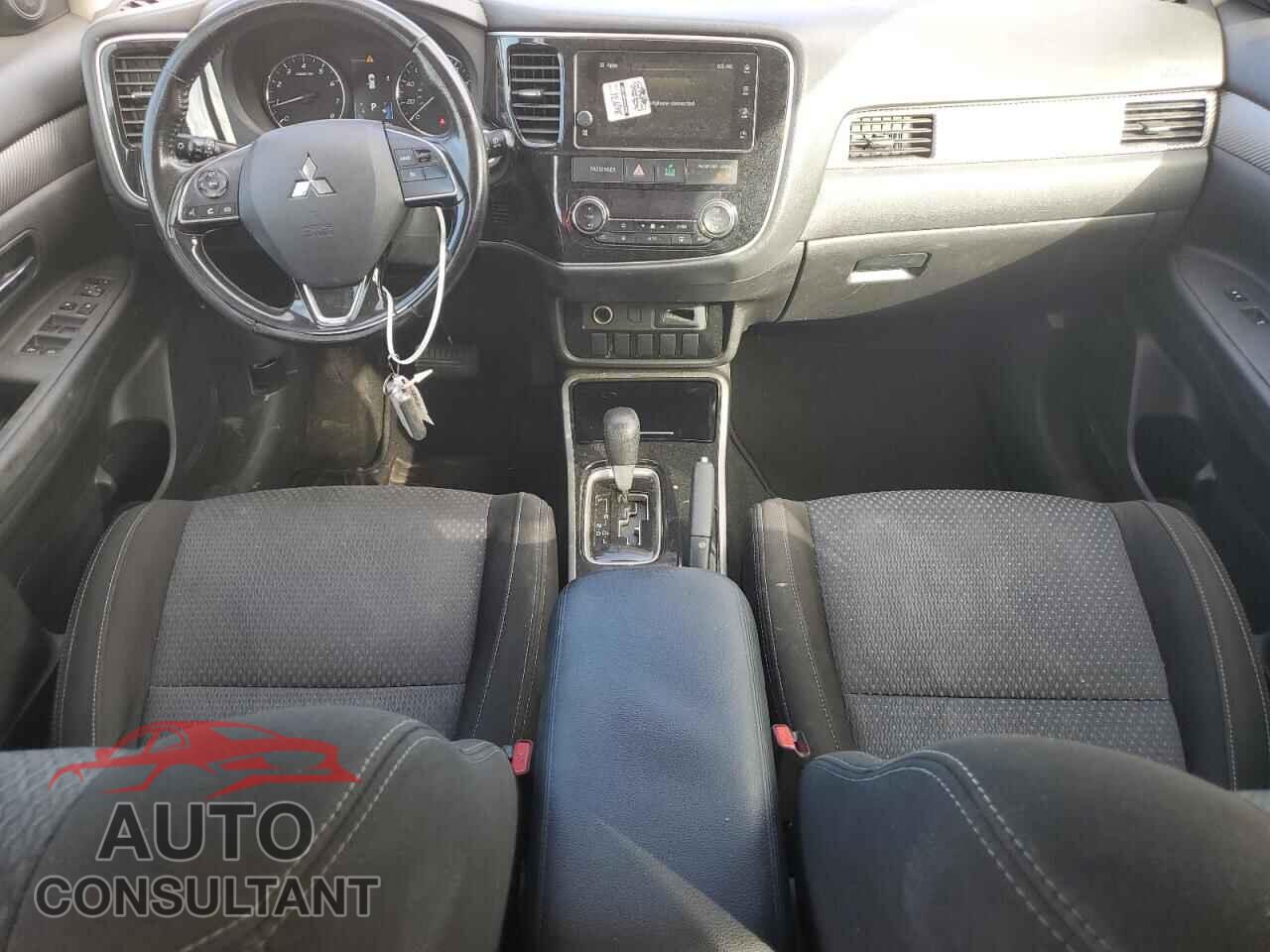 MITSUBISHI OUTLANDER 2017 - JA4AD3A38HZ009078