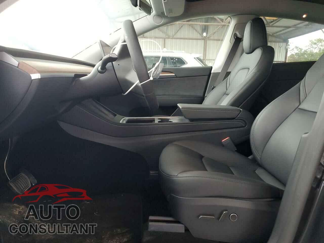 TESLA MODEL Y 2024 - 7SAYGDED5RF043378