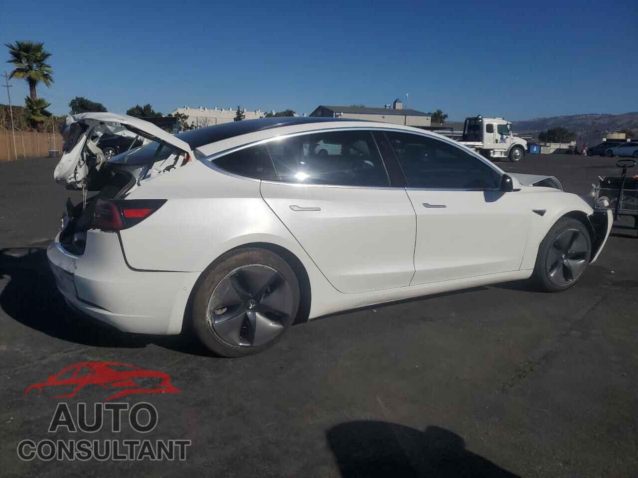 TESLA MODEL 3 2018 - 5YJ3E1EA0JF053855