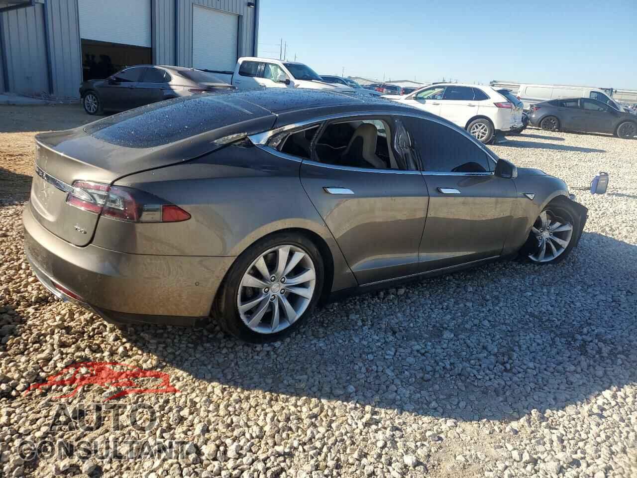TESLA MODEL S 2015 - 5YJSA1S27FF082782