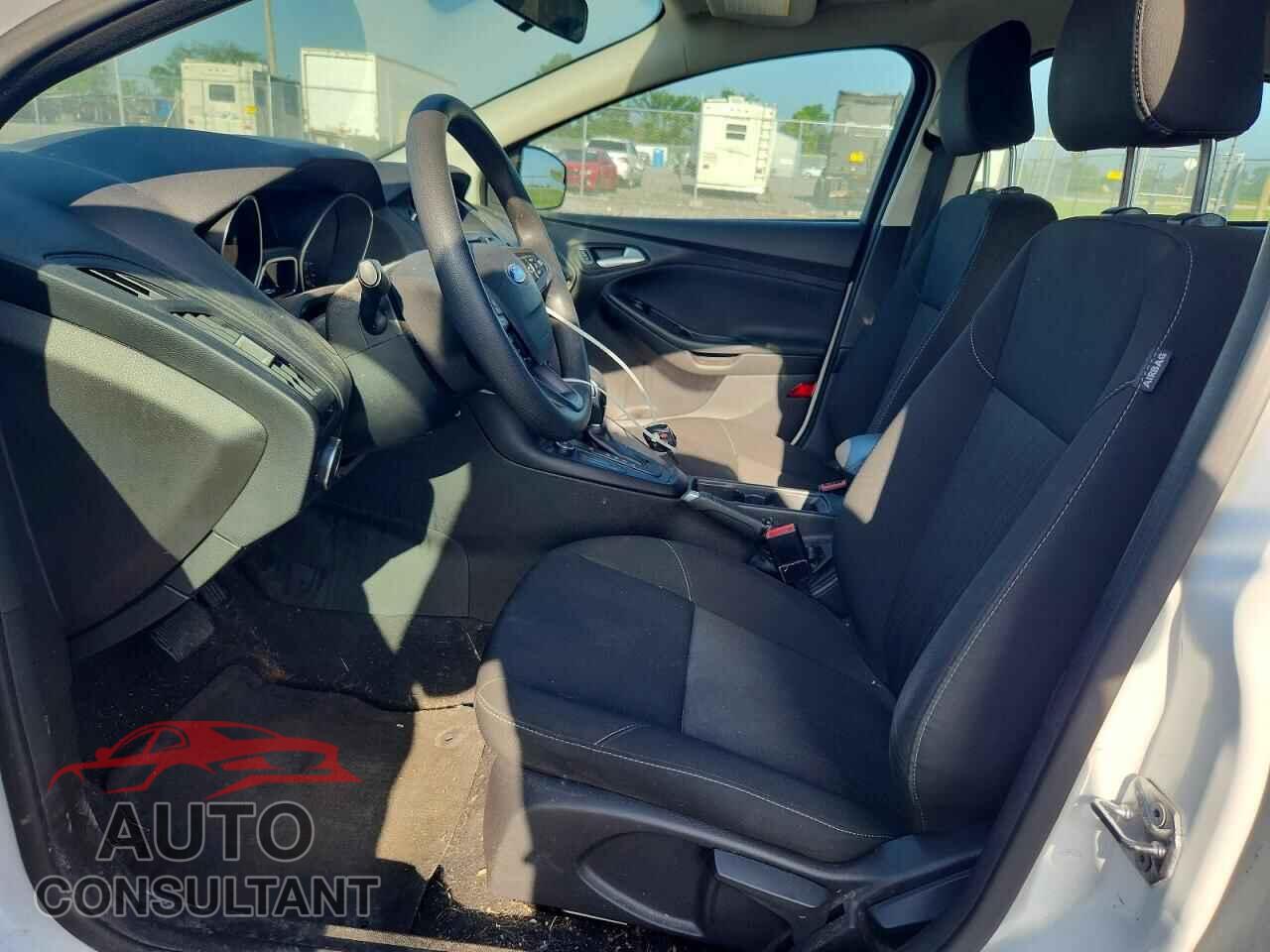 FORD FOCUS 2017 - 1FADP3K29HL209623