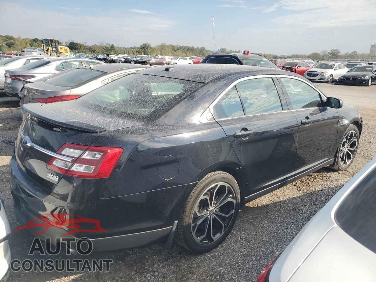 FORD TAURUS 2018 - 1FAHP2KT1JG119515