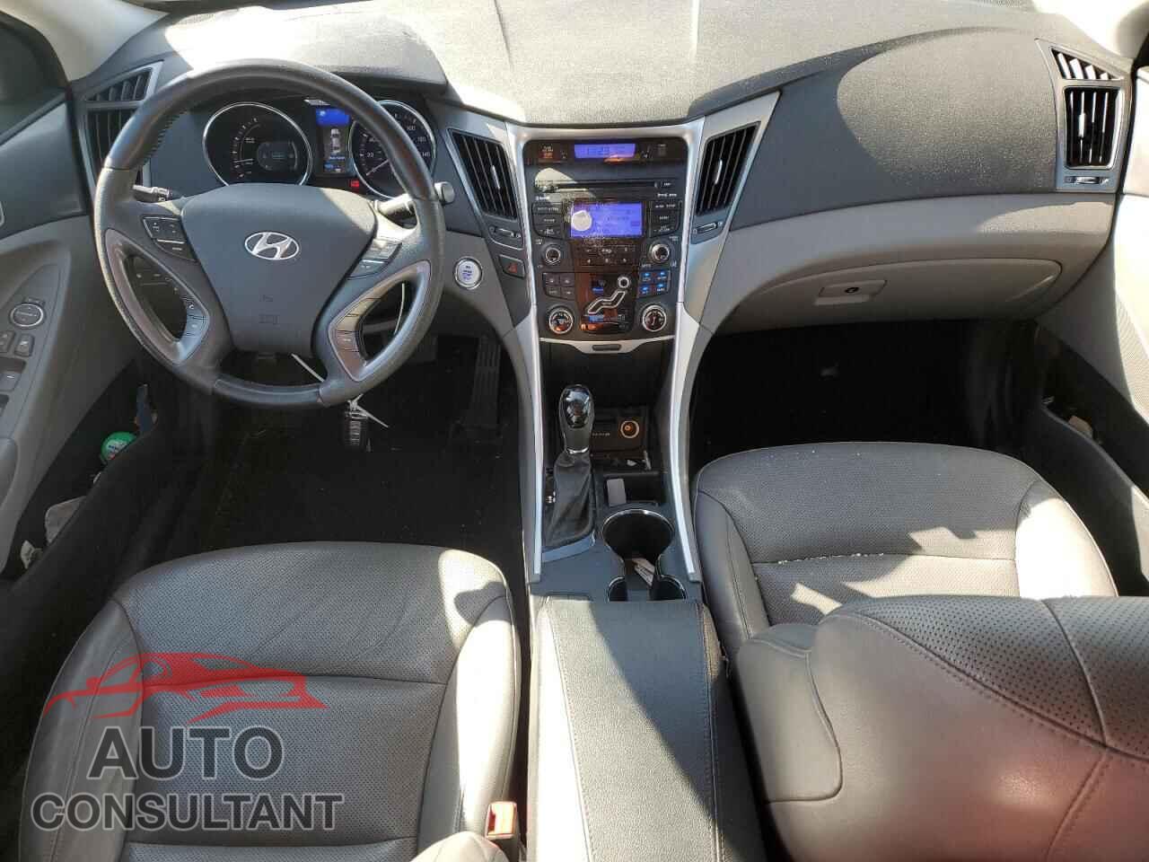 HYUNDAI SONATA 2012 - KMHEC4A41CA058537