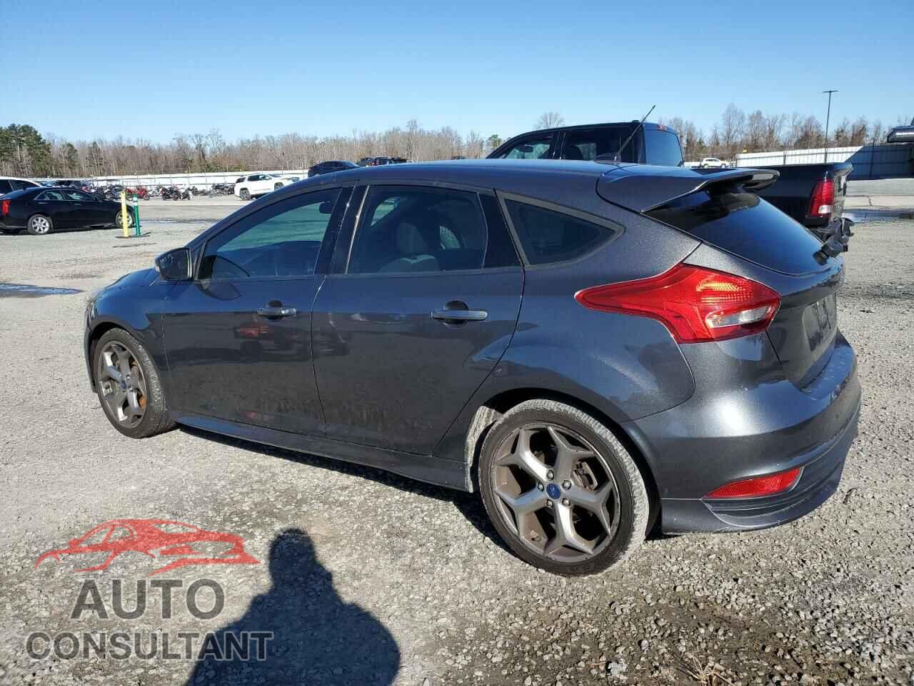 FORD FOCUS 2015 - 1FADP3L92FL372526