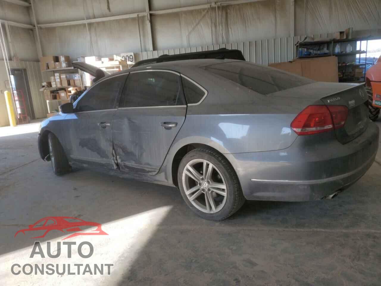 VOLKSWAGEN PASSAT 2015 - 1VWCV7A32FC016110
