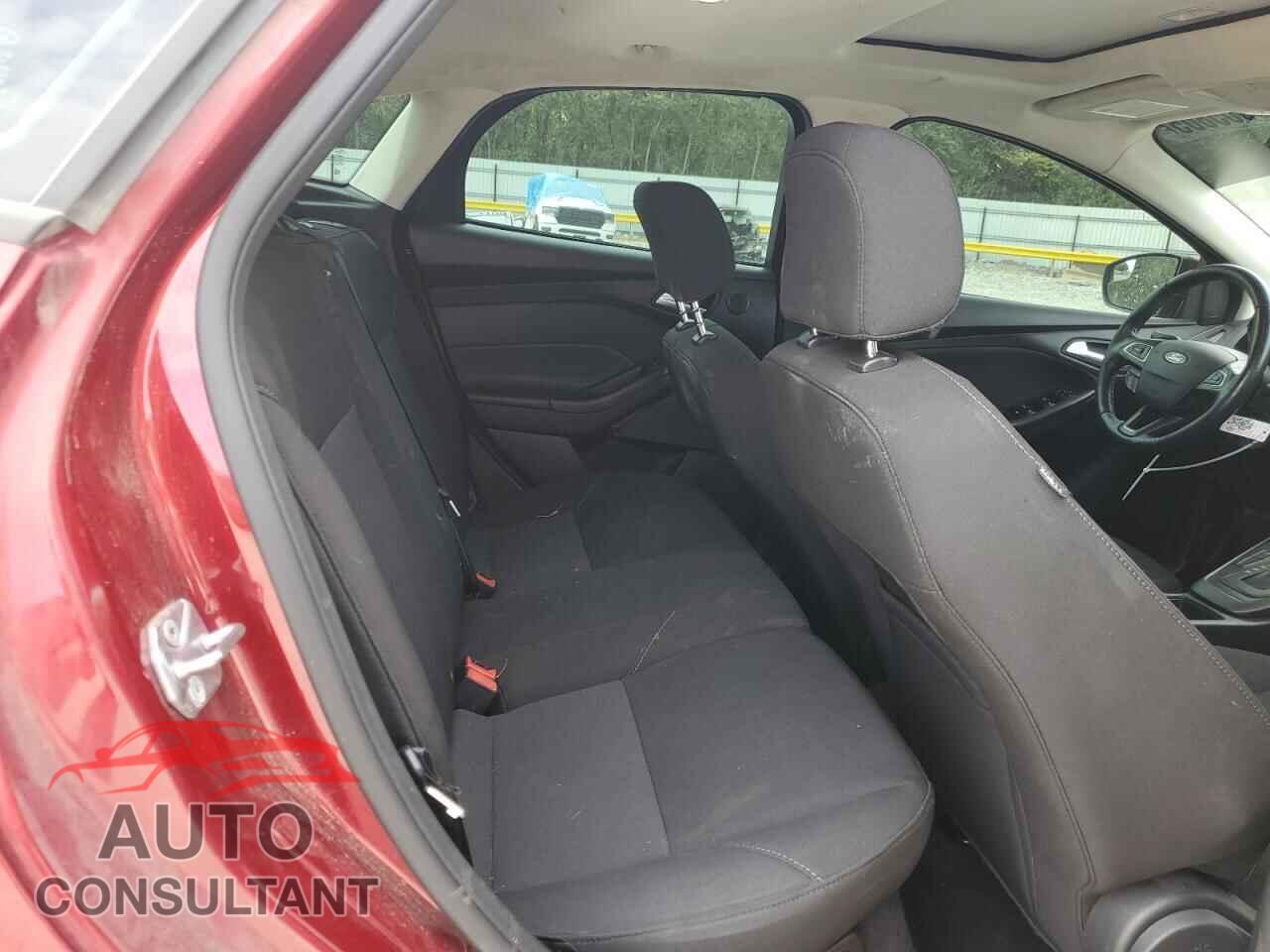 FORD FOCUS 2017 - 1FADP3M29HL229657