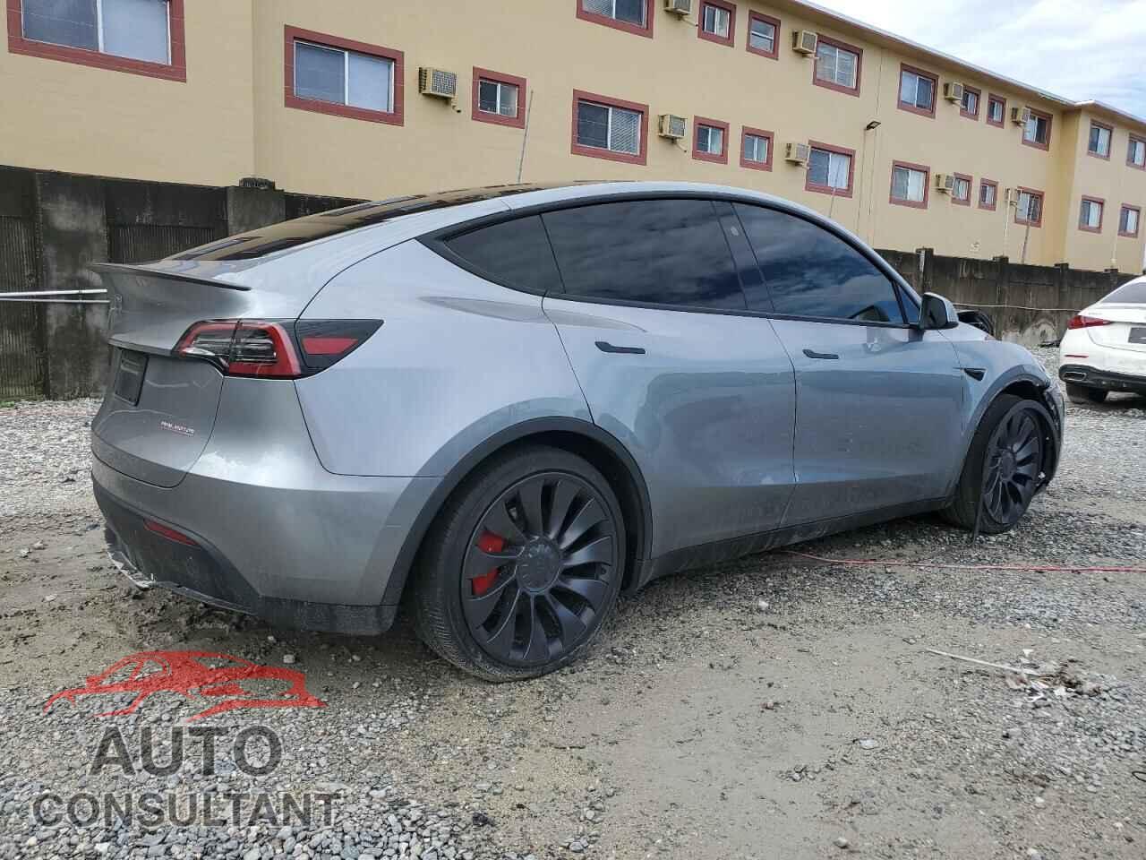TESLA MODEL Y 2024 - 7SAYGDEF5RA282220