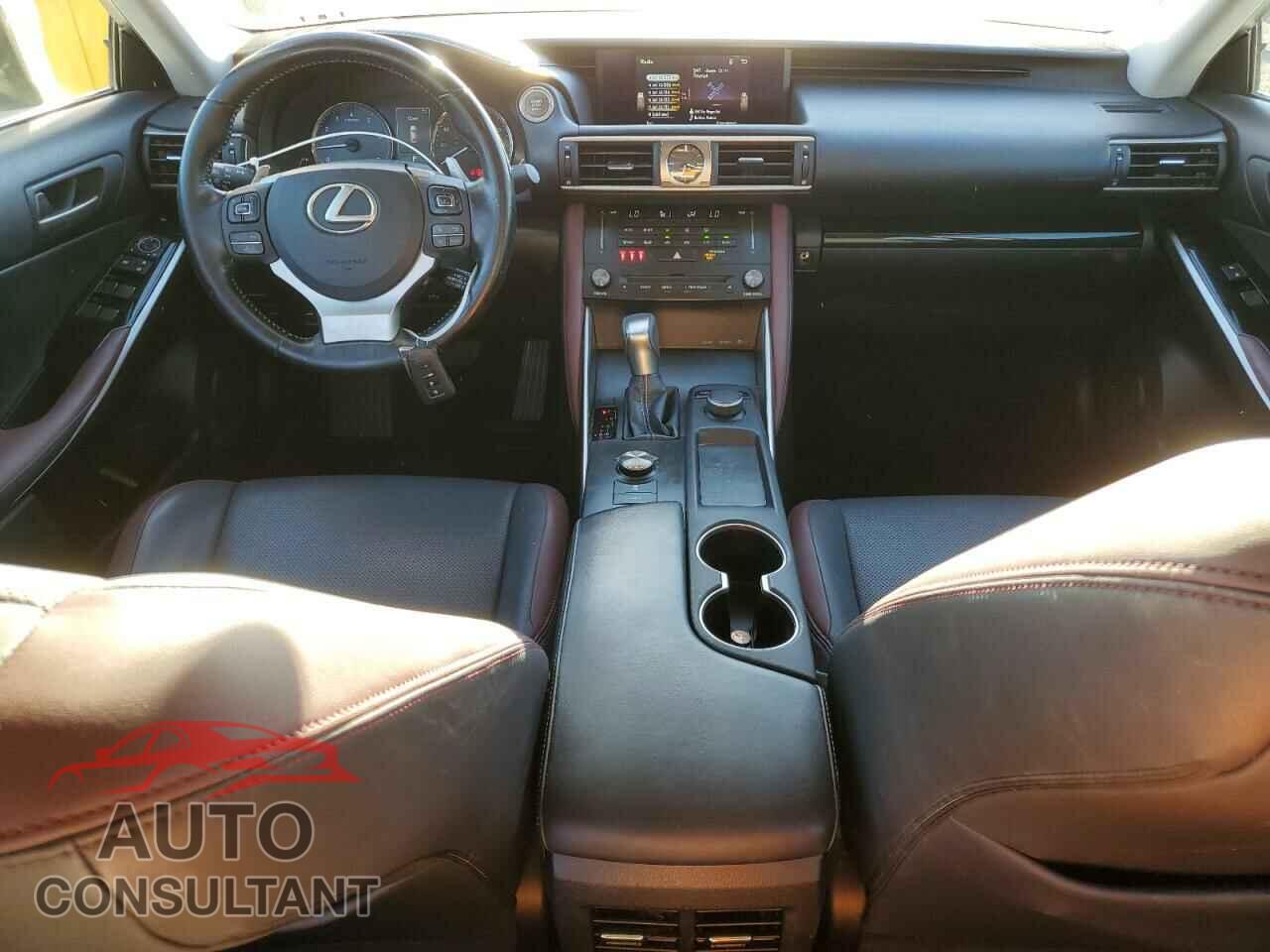 LEXUS IS 2018 - JTHBA1D21J5062596