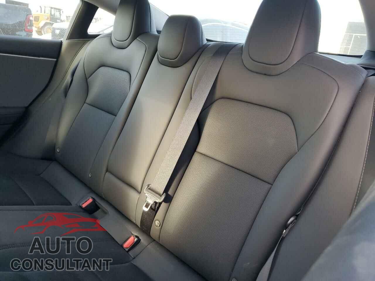 TESLA MODEL 3 2024 - 5YJ3E1EA2RF729721
