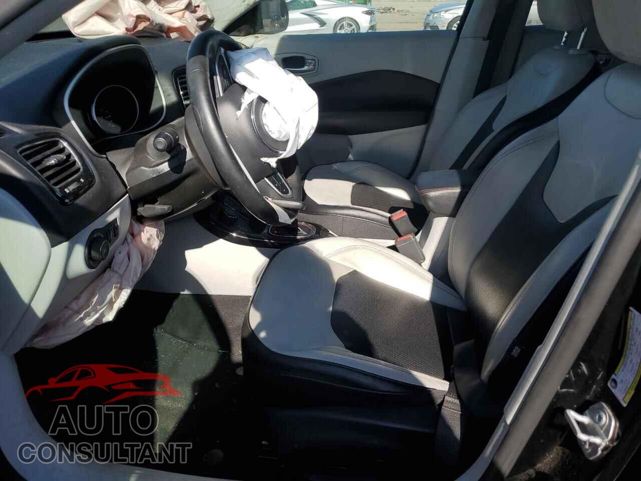 JEEP COMPASS 2018 - 3C4NJDCB4JT396980