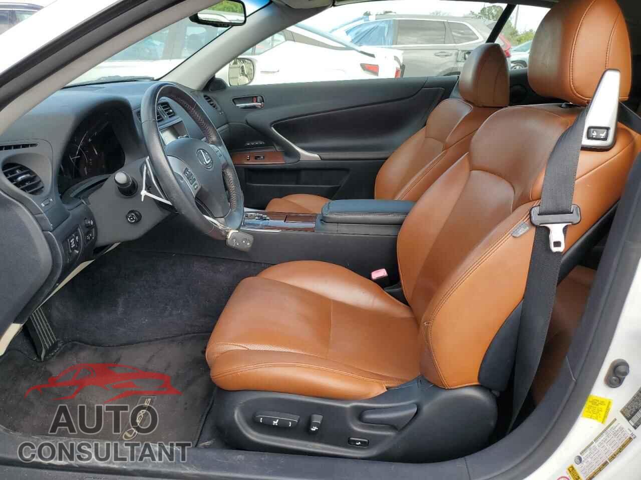 LEXUS IS 2015 - JTHFF2C28F2533212