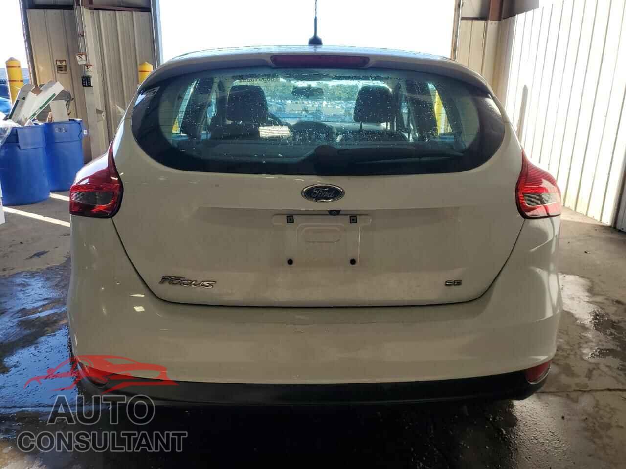 FORD FOCUS 2017 - 1FADP3K24HL219959