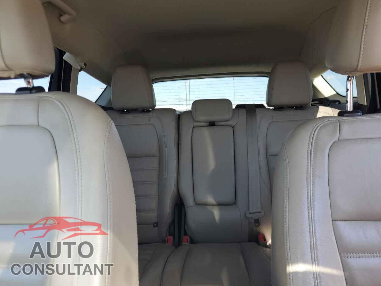 FORD ESCAPE 2017 - 1FMCU9JD4HUC58075