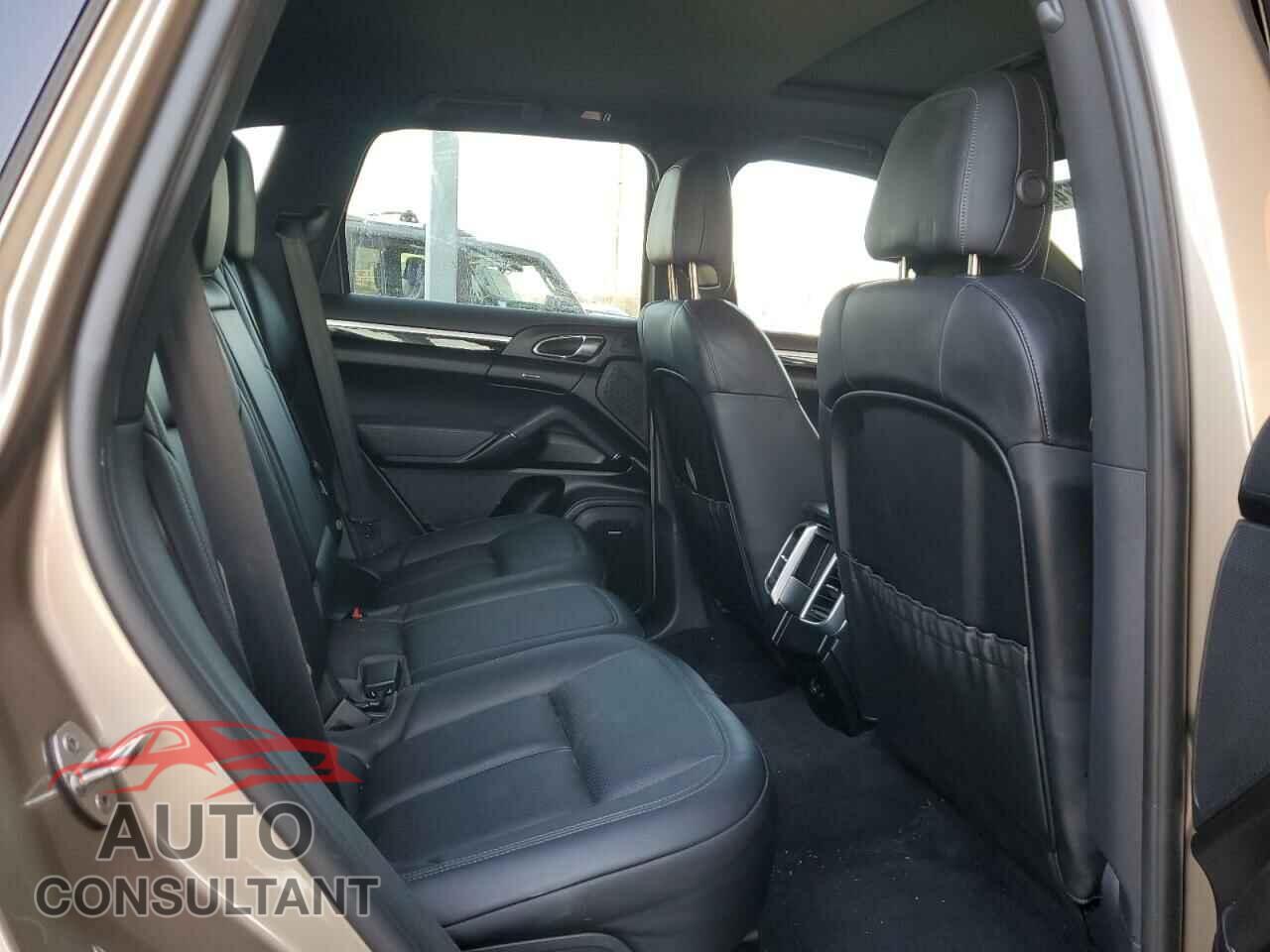 PORSCHE CAYENNE 2016 - WP1AA2A26GKA10073