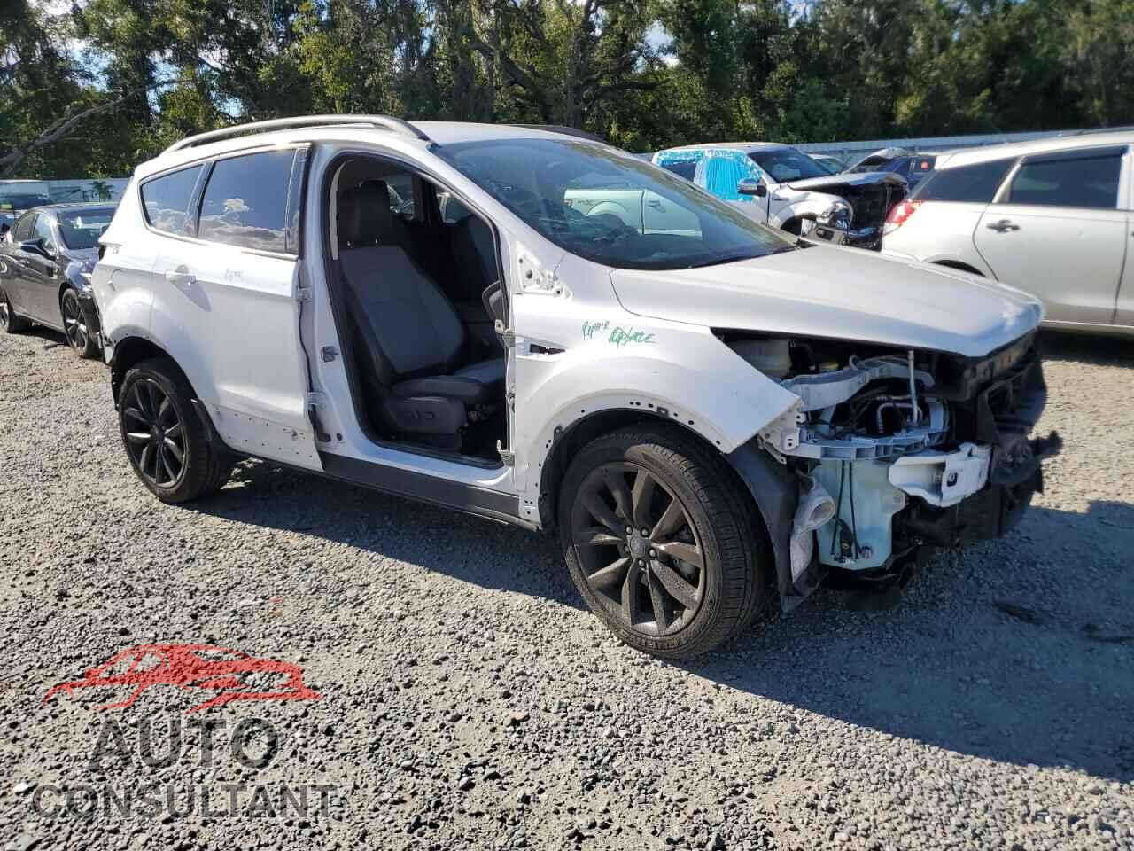 FORD ESCAPE 2017 - 1FMCU9J92HUD41399