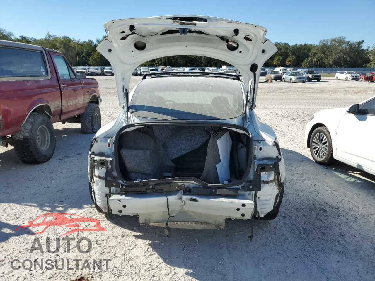 TESLA MODEL 3 2018 - 5YJ3E1EAXJF027277
