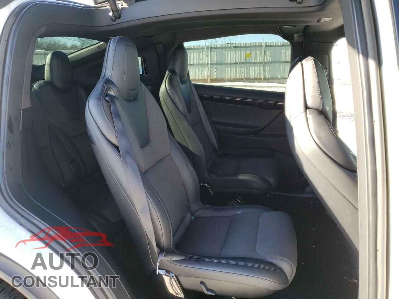 TESLA MODEL X 2018 - 5YJXCBE21JF127791