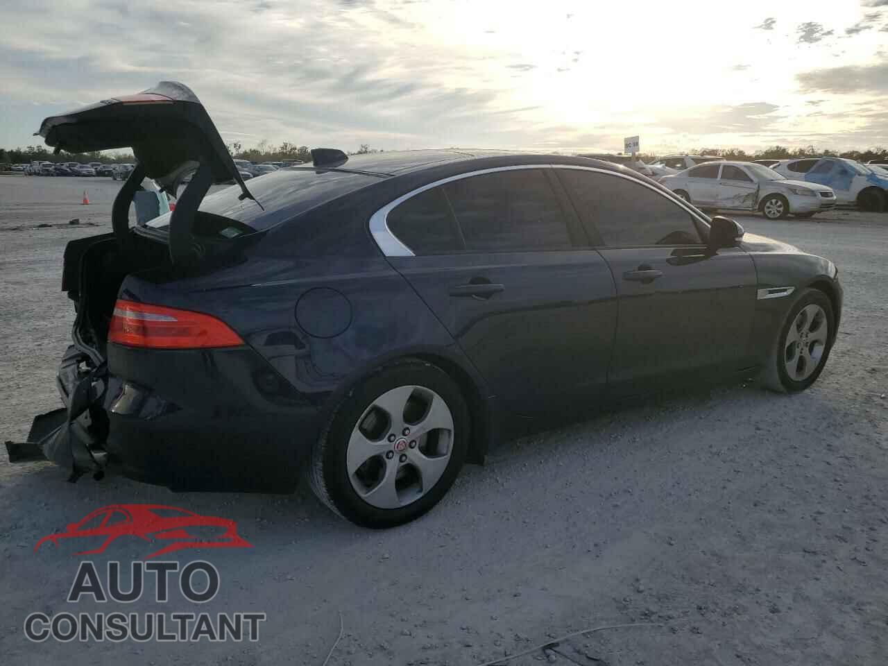 JAGUAR XE 2017 - SAJAR4BG2HA972444