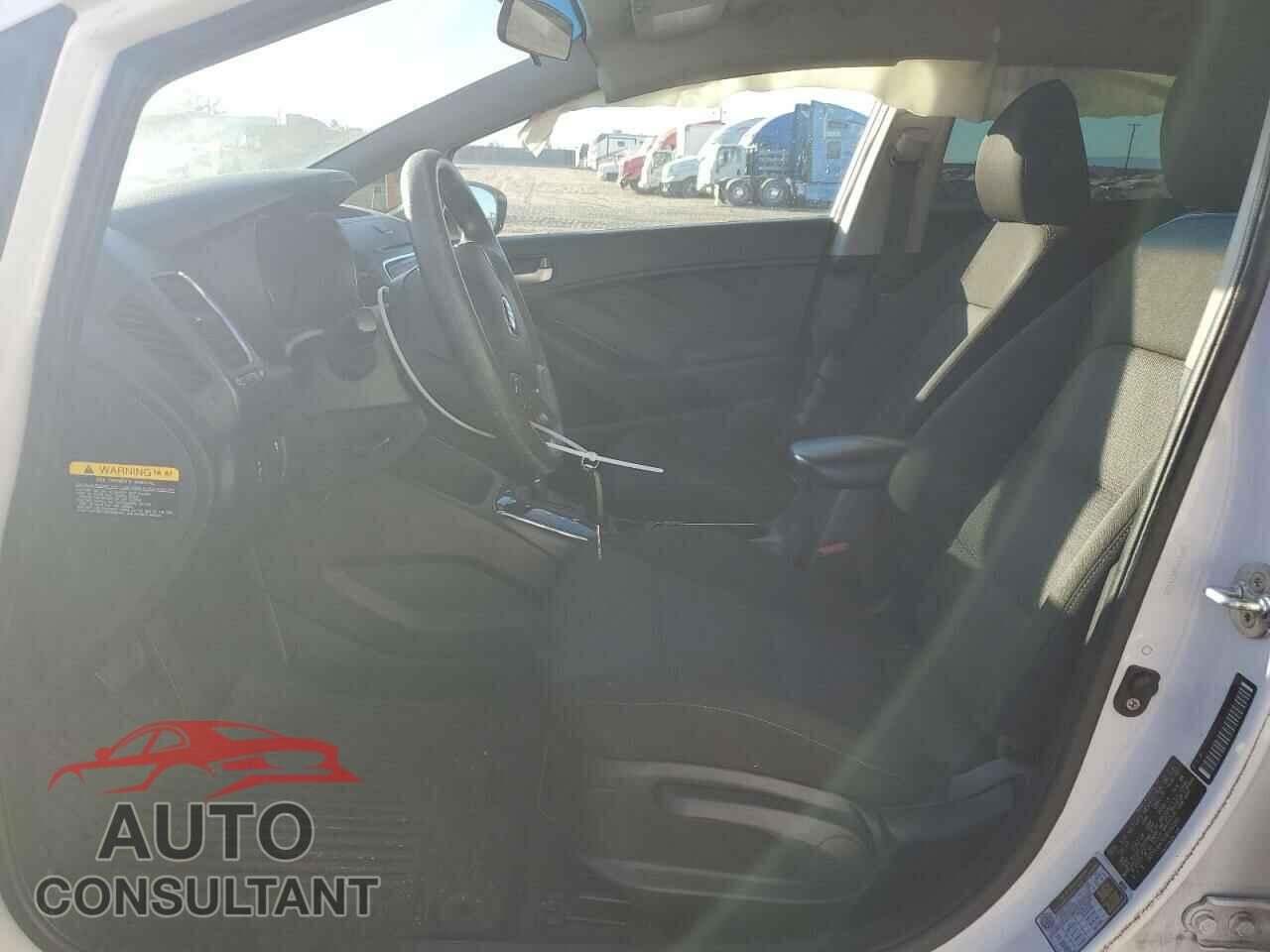 KIA FORTE 2017 - 3KPFK4A76HE140385