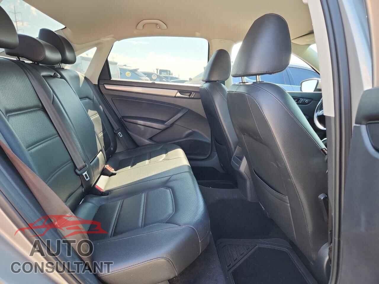 VOLKSWAGEN PASSAT 2014 - 1VWAT7A36EC083367