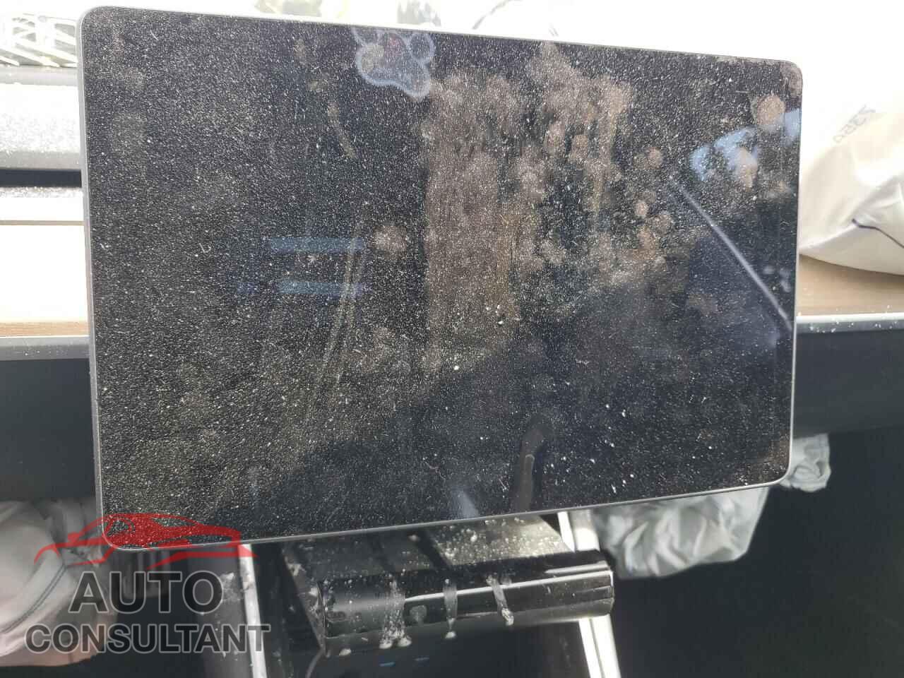 TESLA MODEL 3 2020 - 5YJ3E1EAXLF743356
