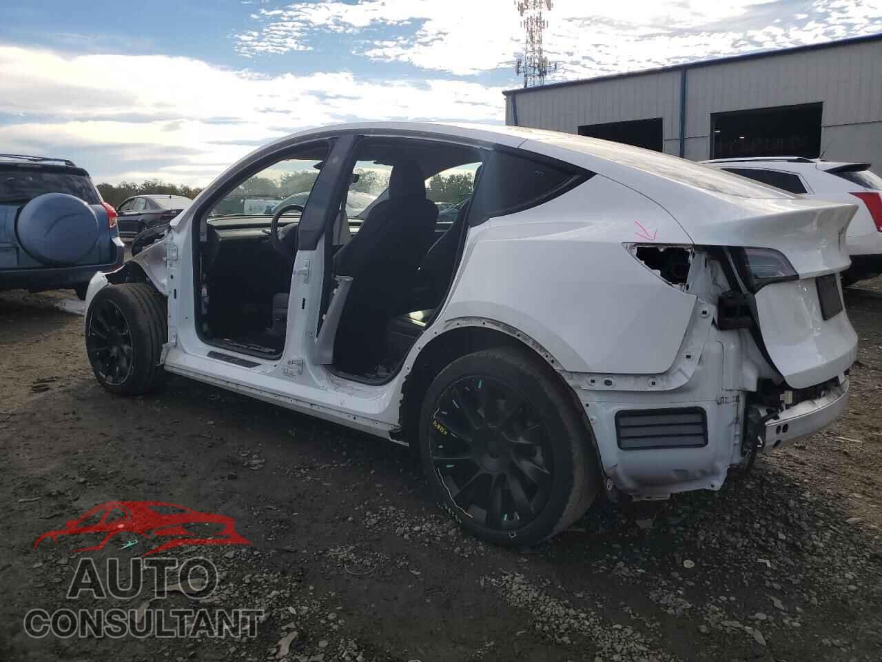 TESLA MODEL Y 2023 - 7SAYGAEE4PF856070