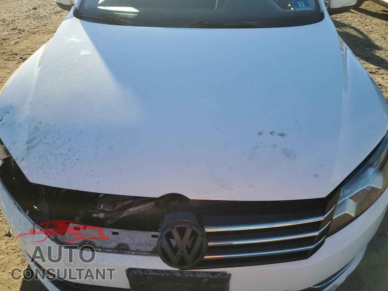 VOLKSWAGEN PASSAT 2015 - 1VWAT7A35FC106932