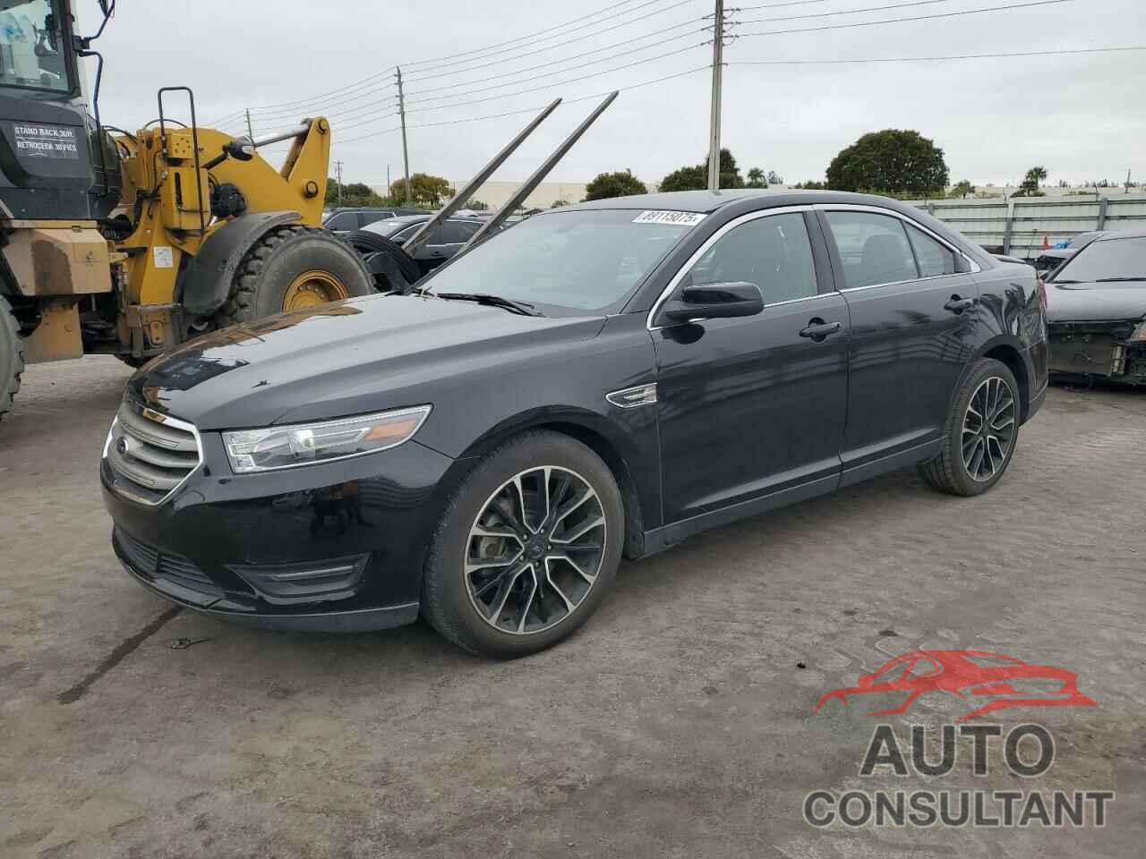 FORD TAURUS 2018 - 1FAHP2E80JG111087