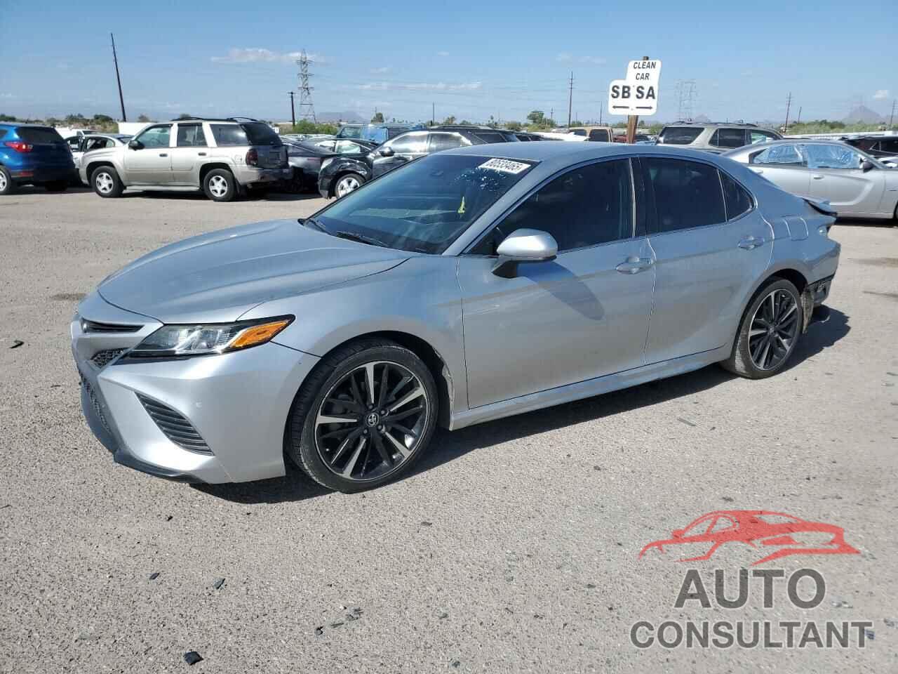 TOYOTA CAMRY 2018 - 4T1B11HK1JU520103